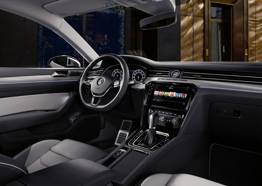 Интерьер Volkswagen Arteon Elegance 2017 года  (WW) (фото 25 из 70)